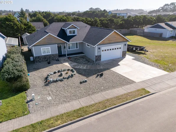 3097 Lincoln Ave SW, Bandon, OR 97411