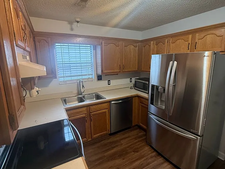 1105 Cherry Meadow Ln — Photo 3