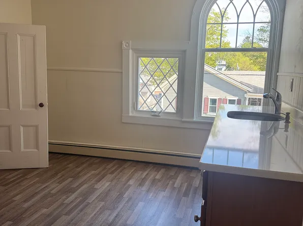26 South St #3, Bellows Falls, VT 05101