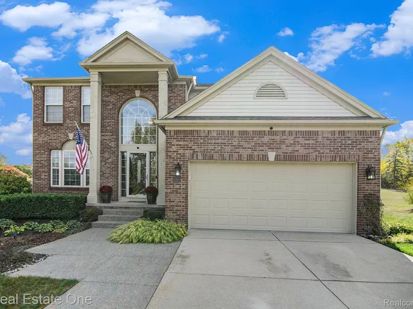 7971 Turrillium Ln, Waterford, MI 48327