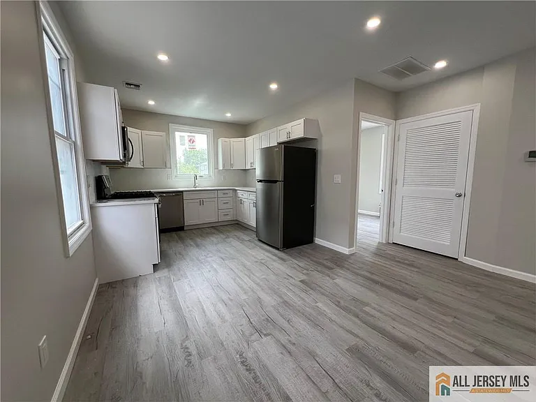 588 Livingston Ave #2-B — Photo 4
