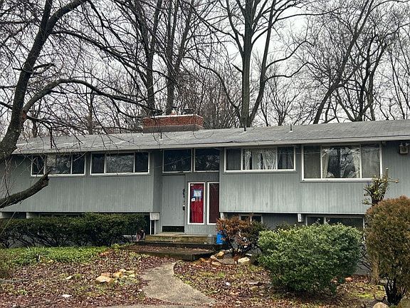 2nd image of 604 Sunset Rd