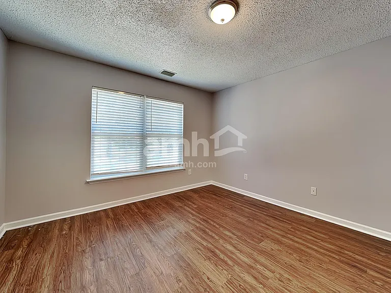 38 Sandy Pointe Dr — Photo 16