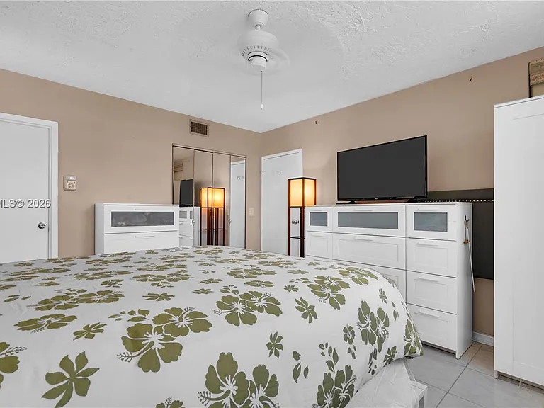 2861 Somerset Dr #301 — Photo 21