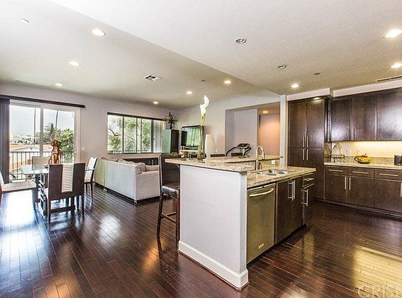 4th image of 4820 Bellflower Ave #303