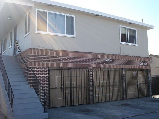 1st image of 2114 Bissell Ave