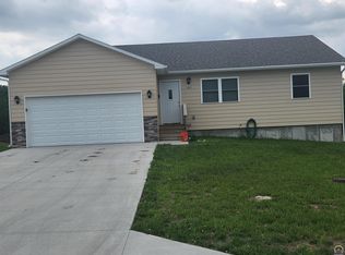 805 Riverside Ct, Emporia, KS 66801