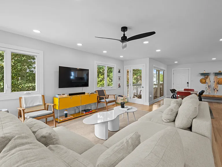 9417 Winchester Ave #A — Photo 2