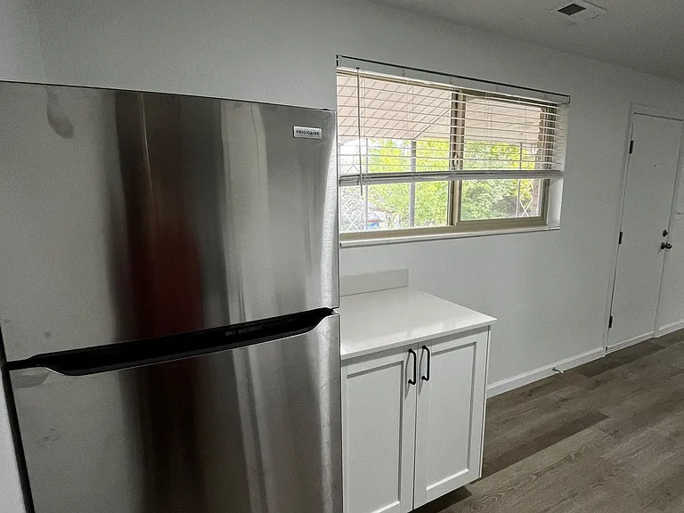 254 N 700 W — Photo 4
