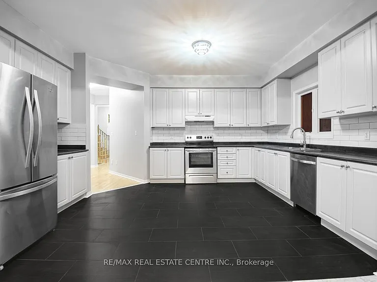 112 Commodore Dr — Photo 20