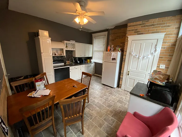 440 Ada St — Photo 6
