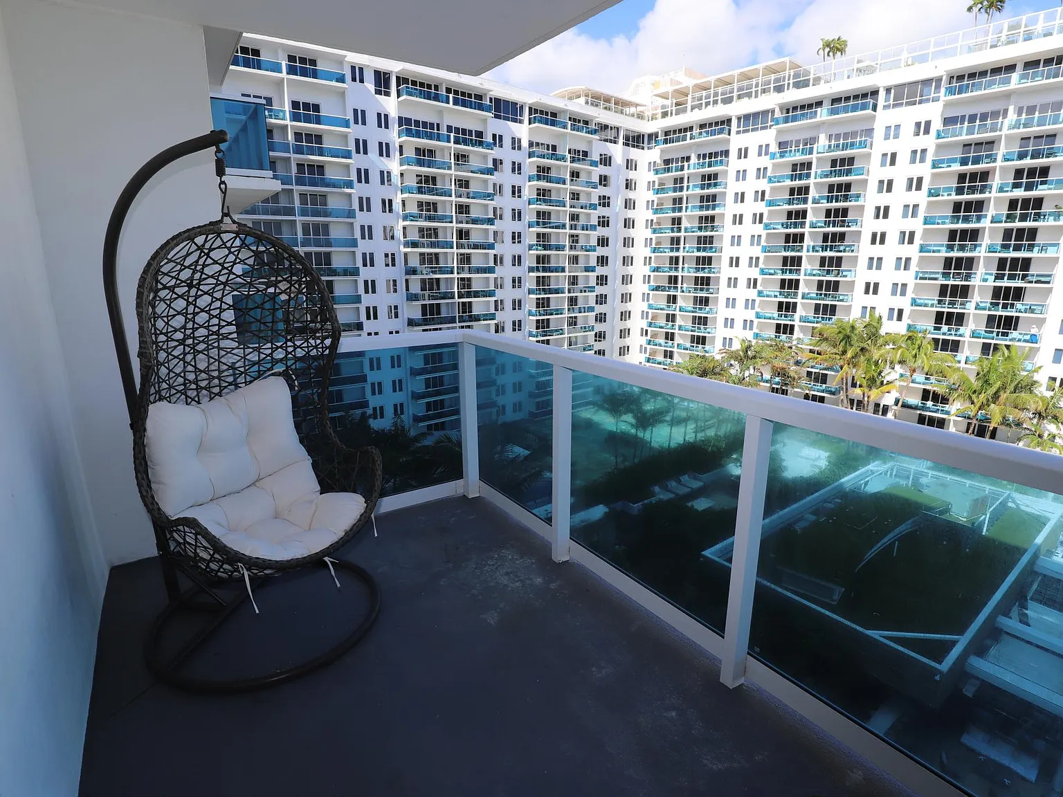 1 bed, 880 sqft, $8,999 — Photo 3