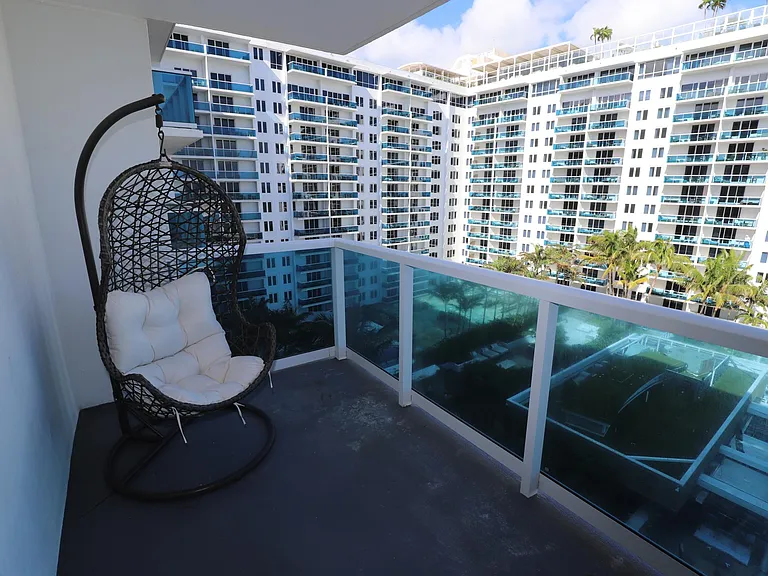 2301 Collins Ave #1015 — Photo 3