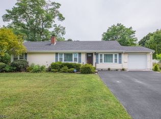 8 Andrews Pl, Pompton Plains, NJ 07444