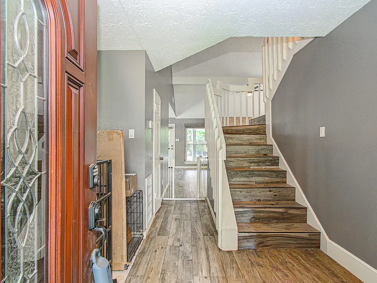 2122 Courtshire Ln — Photo 5