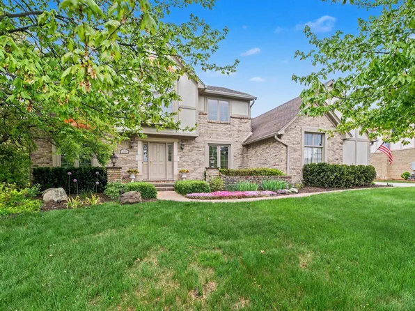 17107 Maple Hill Dr, Northville, MI 48168