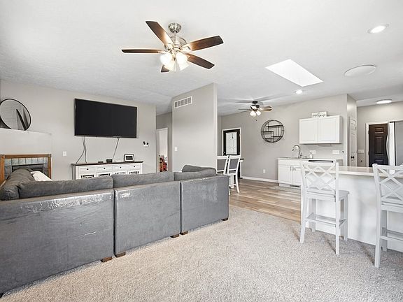 4th image of 2151 Elwood Ln