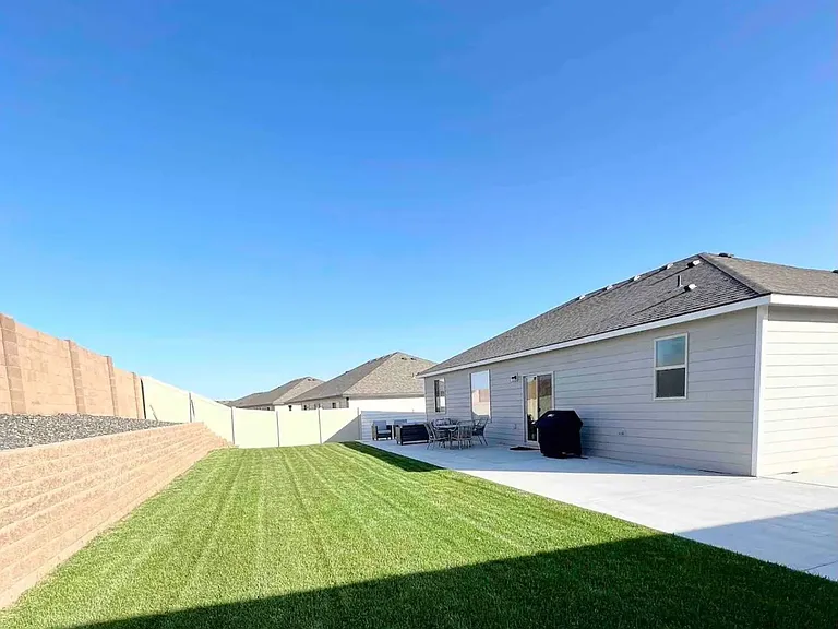 7719 Coldwater Dr — Photo 10