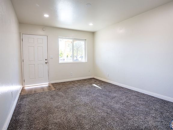 3rd image of 528 W Hamilton Ave