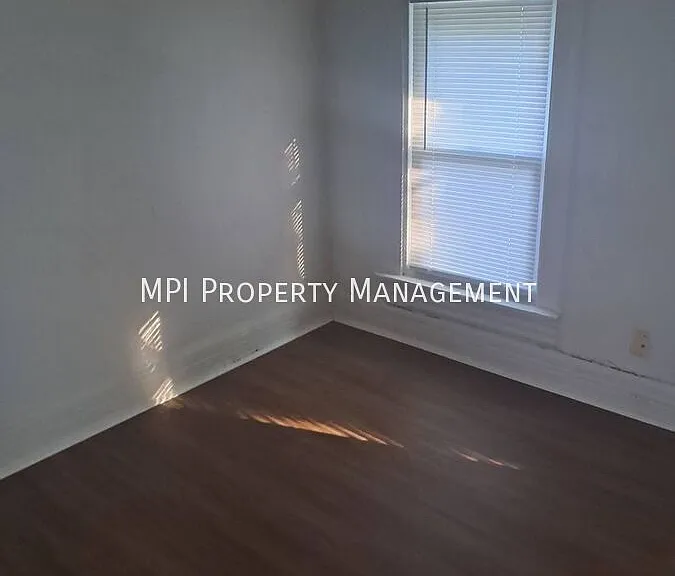 1128 S 32nd St — Photo 3