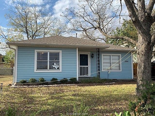 1st image of 304 Holik St