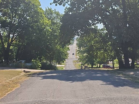 5th image of 109 Phoenix Ave