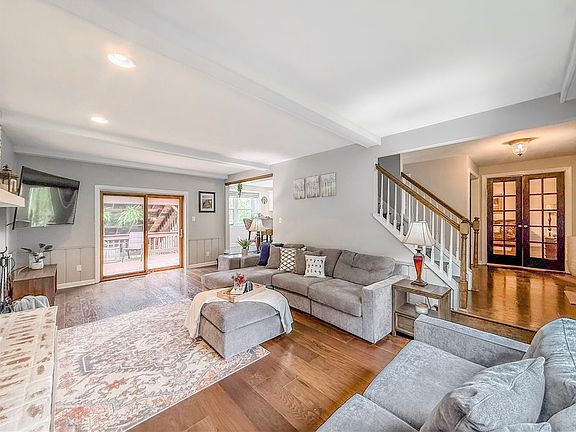 5th image of 105 Mount Blaine Dr