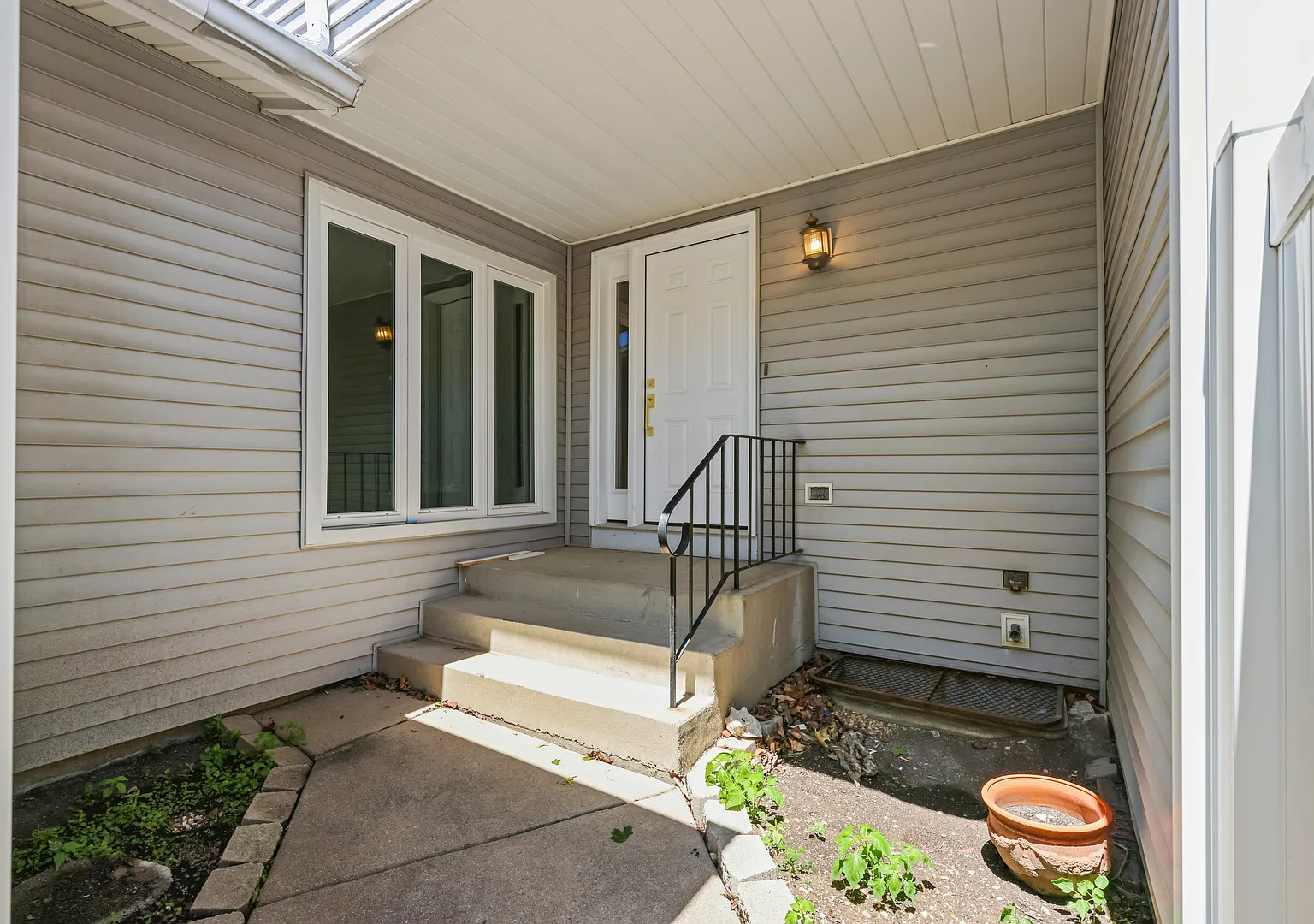 6 bed, 3.5 bath, 2300 sqft, $4,900 — Photo 2