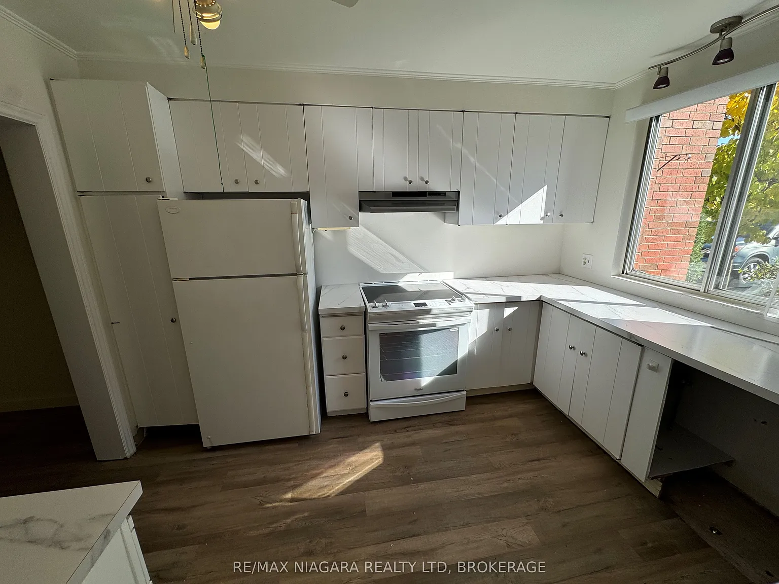 3 bed, $2,395 — Photo 3