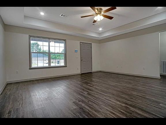 5th image of 19 Fox Creek Ct