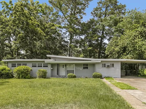 1104 Valley Forge Rd, Dothan, AL 36301