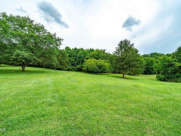 2nd image of 115 Country Acres Dr