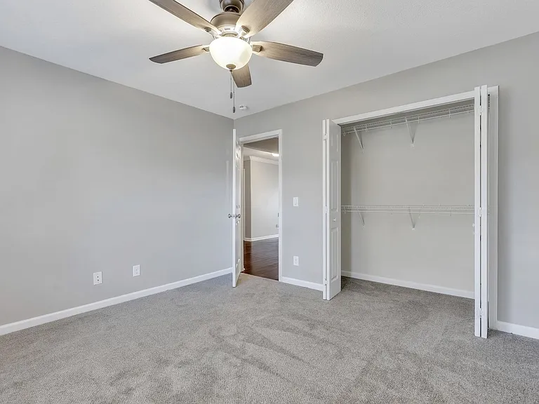 94 Lake Shore Blvd — Photo 9