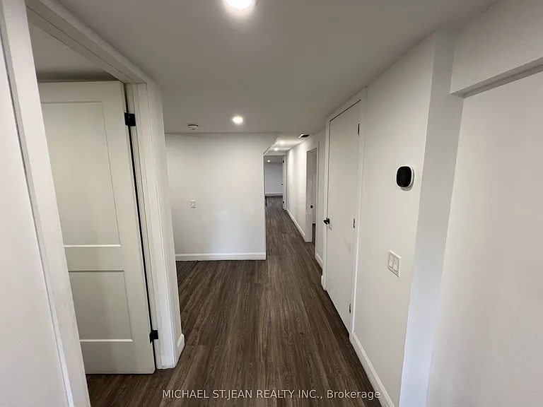176 Queensdale Ave E #LOWER — Photo 23