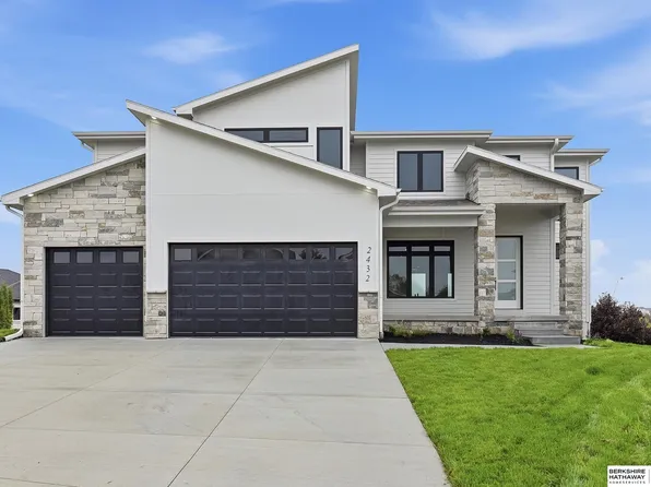 2432 S 182nd Cir, Omaha, NE 68130