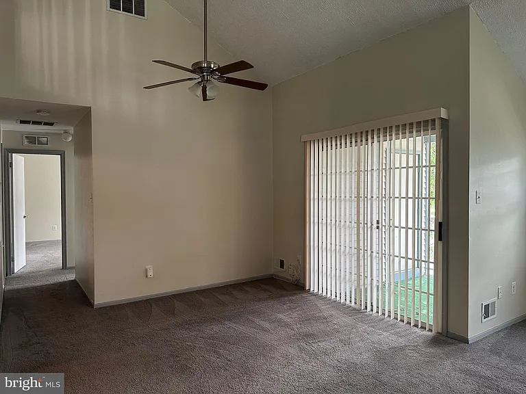 128 Andover Pl — Photo 5