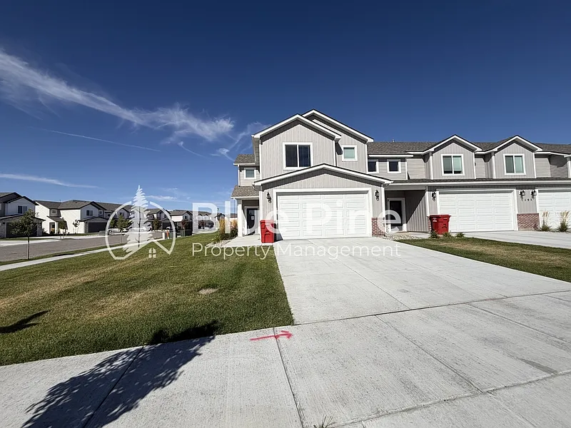 3 bed, 2.5 bath, 1619 sqft, $1,750 — Photo 1