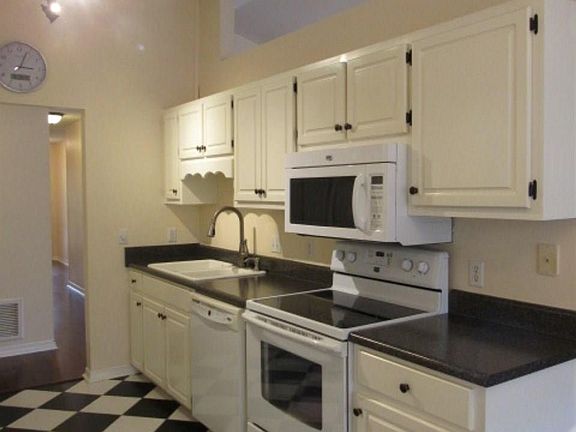 4th image of 1208 Greystone Ln