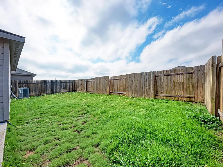 132 Maywood Ln — Photo 31