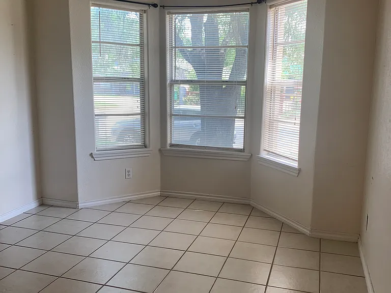 3431 Reforma Dr — Photo 3