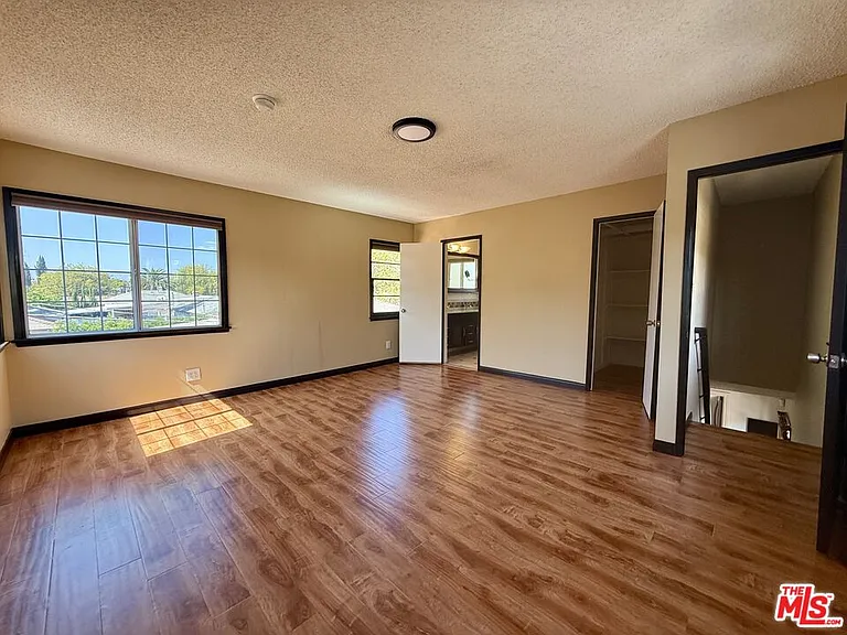6205 Gentry Ave — Photo 17