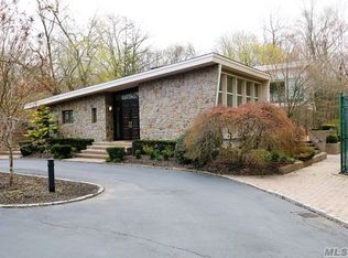 89 Kings Point Rd, Great Neck, NY 11024