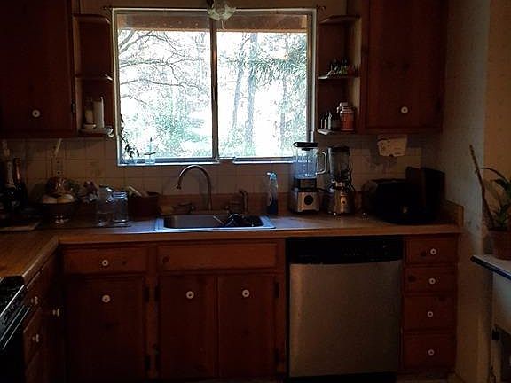 4th image of 16594 Bristow Ct