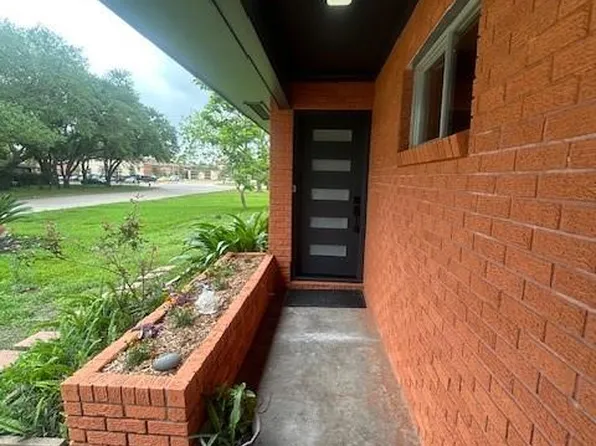 1903 Evergreen Ln, La Marque, TX 77568