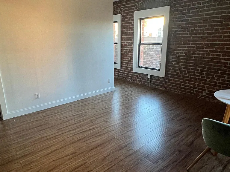 920 Montgomery St #211 — Photo 3