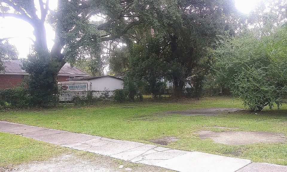 2nd image of 1088 W 29th St