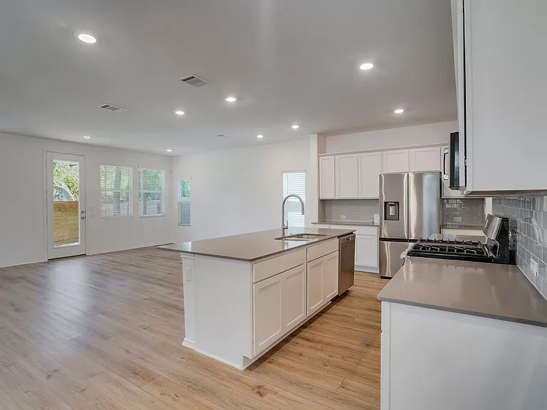 1109 Winnie Dr — Photo 6