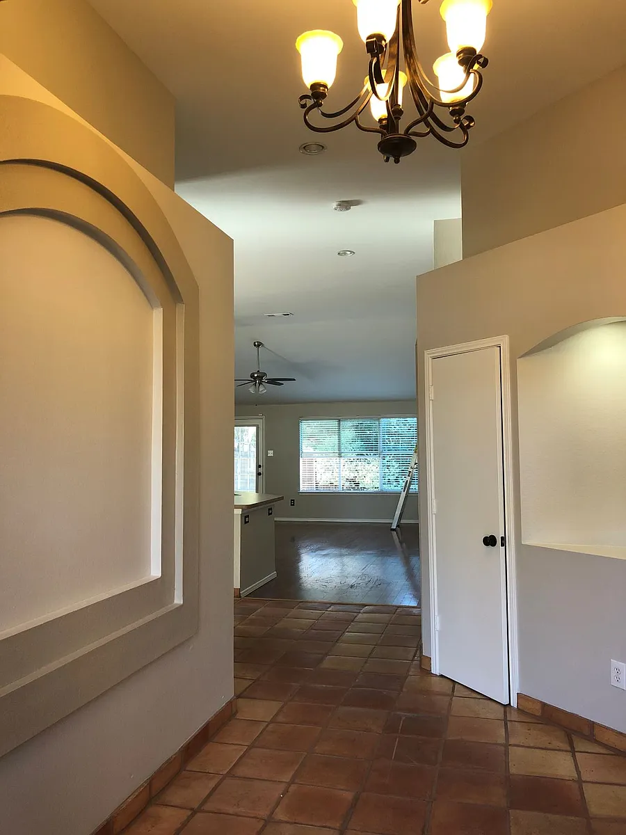 Building Photo - 317 Tanglewood Pl