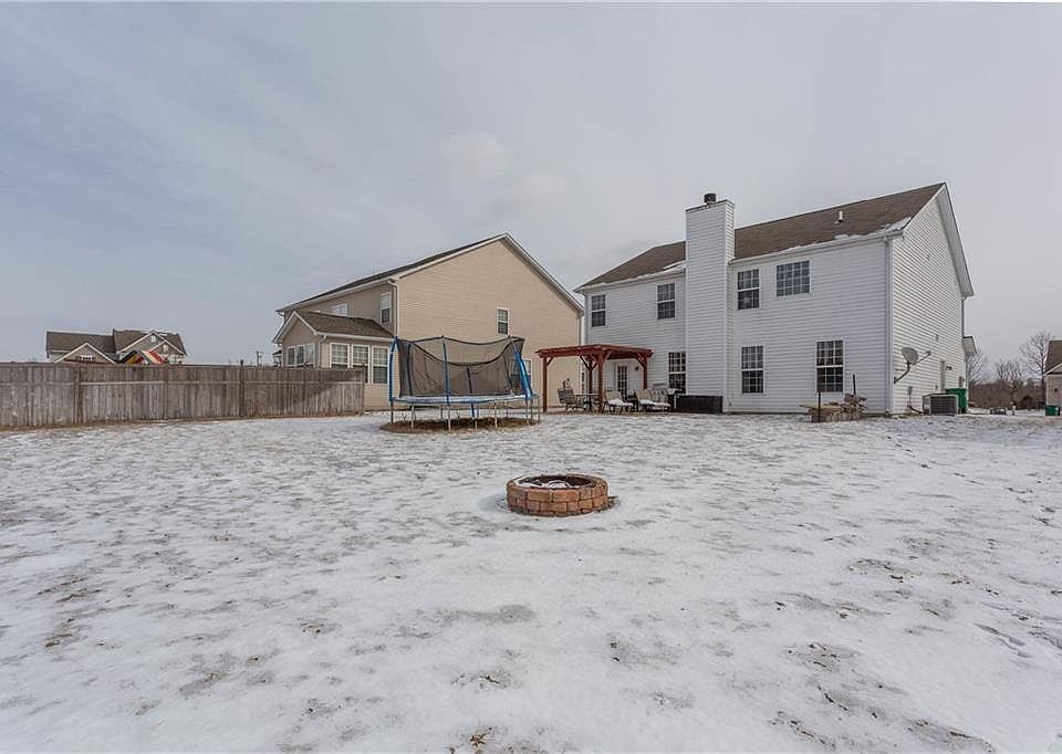 2nd image of 2926 Avebury Way