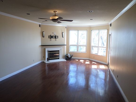 3rd image of 2602 E 20th St Unit 205